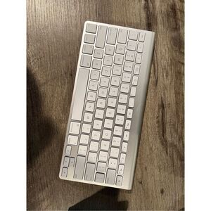 Apple Bluetooth wireless keyboard